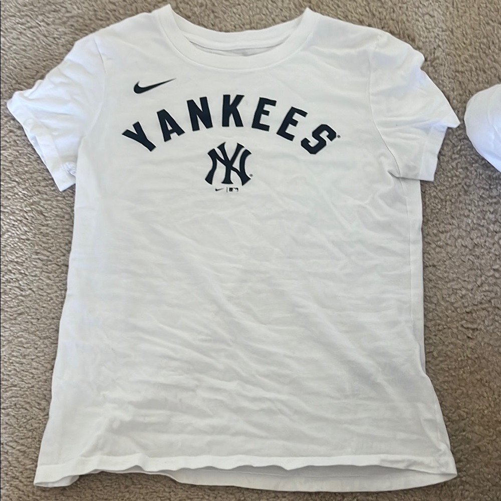 Women’s Nike Yankees Shirt